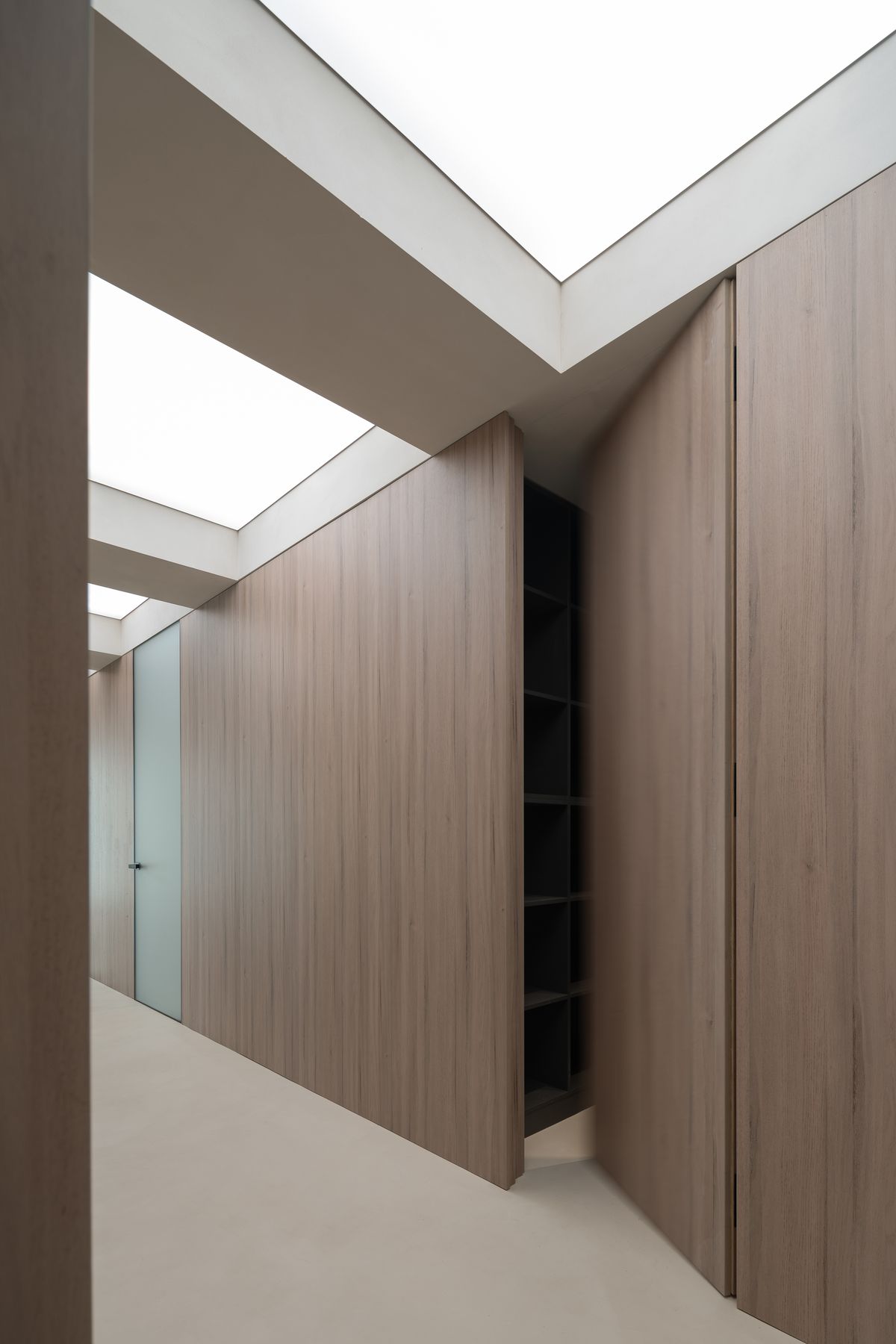 Oak corridor — 17
