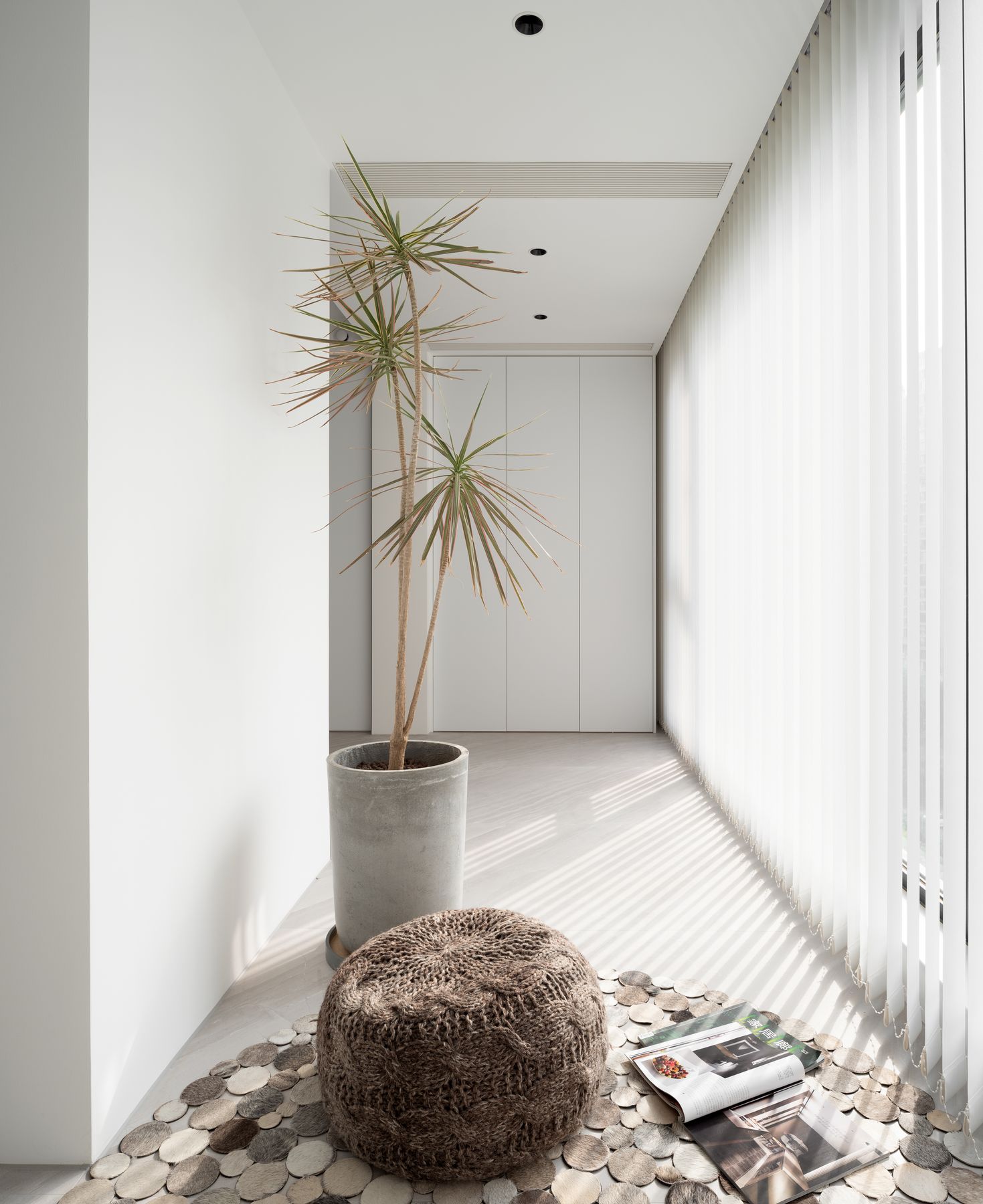 Suspended stair — 12